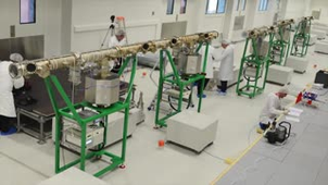 Installation du tube sous ultravide dans le nouveau bâtiment de l'Institut Jean Lamour