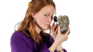 Valentine Charvet, doctorante finaliste MT180 nous accueille dans son labo